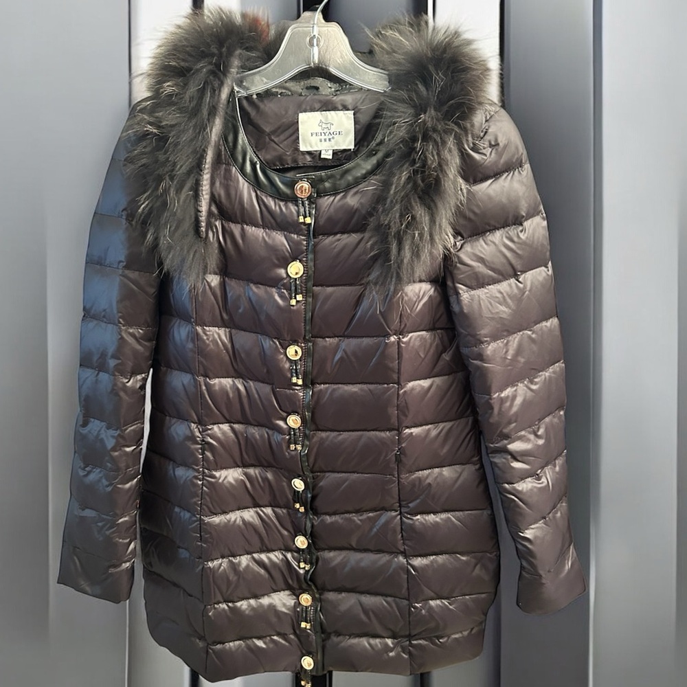 Fetyage Black Puffer Coat with Faux Fur Trim. Has wear at interior collar. GC!